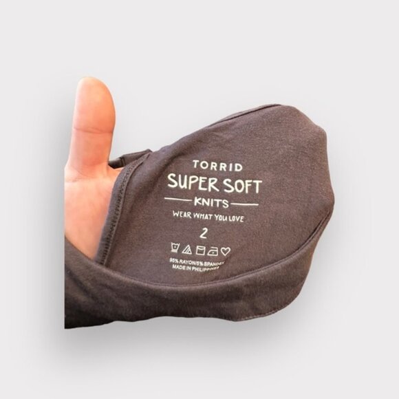 NWT Women’s Torrid Gray Super Soft V-Neck Lace-Up Cold Shoulder Long Sleeve 2 - Picture 11 of 14